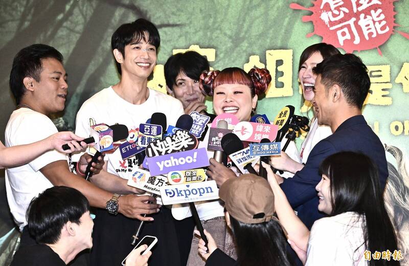 劉以豪和渡邊直美的互動逗得大家都笑呵呵。（記者陳奕全攝）
