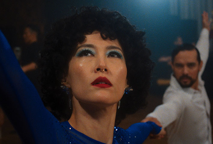 菊地凜子在《愛到舞春》大展喜劇身手，也確定來台出席金馬映後。（金馬執委會提供）