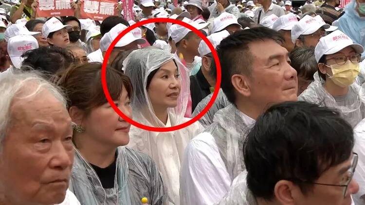 歌仔戲天后唐美雲低調在台下替蘇巧慧搖旗吶喊。（翻攝自臉書）