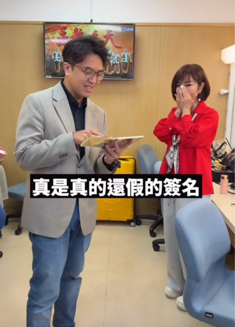 沈伯洋圓夢了！直奔電視台追星「簽名Get」 女神超靦腆反應曝光