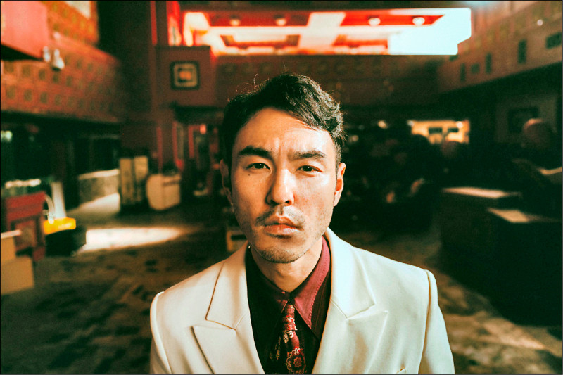 阮經天狂忘超荒謬 威尼斯掌聲8分鐘 聯想失智爺爺感同身受 謝盈萱讚日導SABU神分鏡