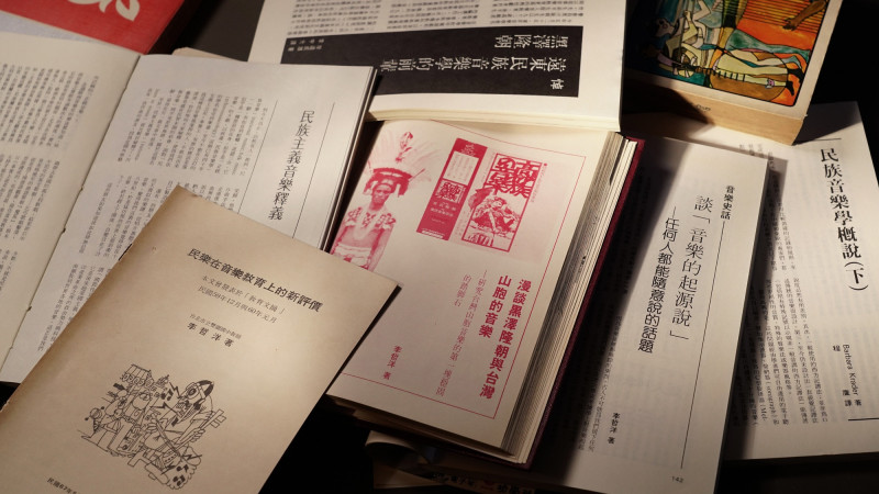 父被控匪諜槍決、17歲遭退學...導演拍片與亡父跨時空對話 淚揭白色恐怖下孤獨