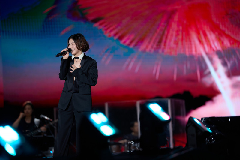杜德偉脫掉釣出阿妹發聲 許茹芸面對太平洋唱《淚海》7萬人飆淚
