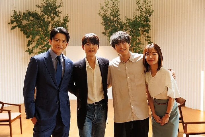 中村友理才與小栗旬（左起）、宋仲基、坂口健太郎合作。（翻攝自IG）
