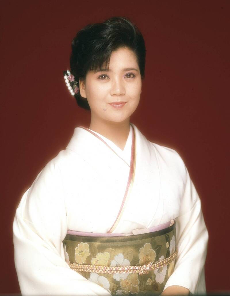 松原伸惠以經典歌曲《おんなの出船（女人的出港）》走紅。（翻攝自X）