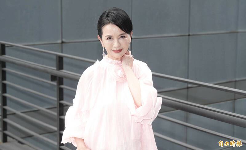 本土劇女星張倩酸沈伯洋「印堂發黑」 一張照片引眾怒