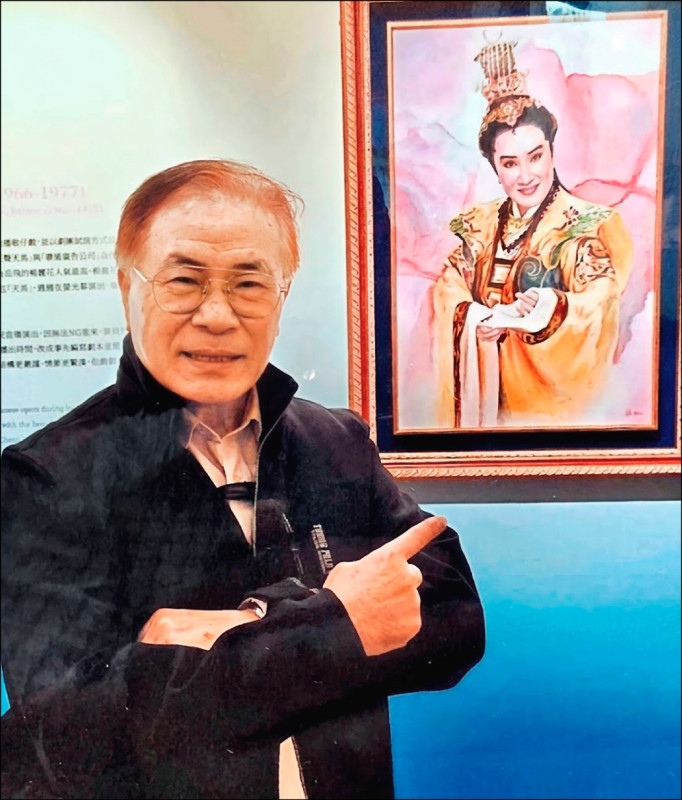 吳進成深耕電視美術設計逾40年，獲頒特別貢獻獎。（台視提供）