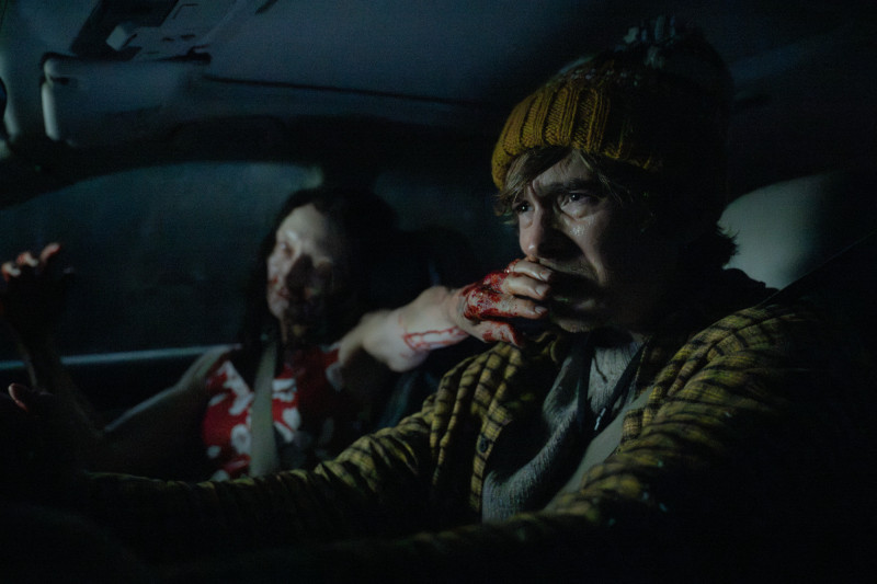 感染者從6層樓「集體墜落」!《凶器》導演操刀《惡靈古堡:爆發夜》恐怖場面曝光