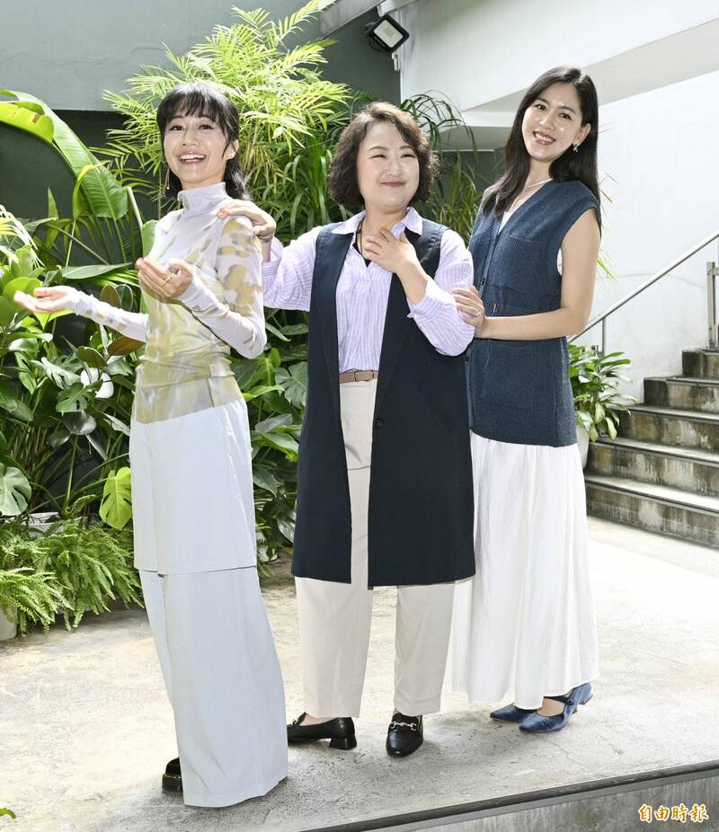 陳婉婷（左起）、廖梨伶、張家慧出席大愛電視「銀髮白之歌」系列電視電影《靜曦》宣傳活動。（記者胡舜翔攝）