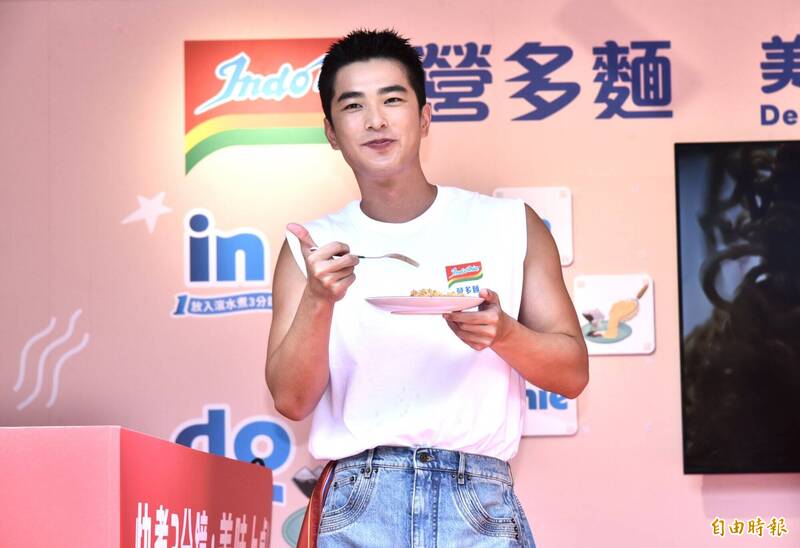 如今曾敬驊已經出錢讓爸媽跟自己的朋友出國玩，算是已經實現了心願。（記者陳奕全攝）