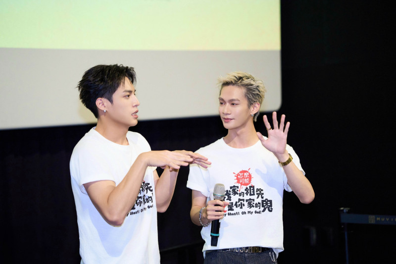 子翔、哲言包下影廳陪粉絲一起看電影。（索尼提供）