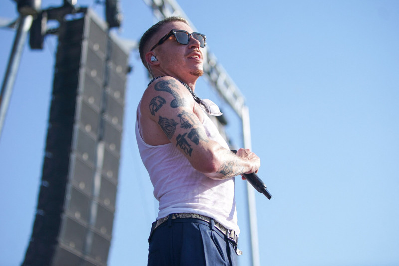 Macklemore因發表政治言論，被踢出紅髮艾德的巡演陣容。（達志影像）