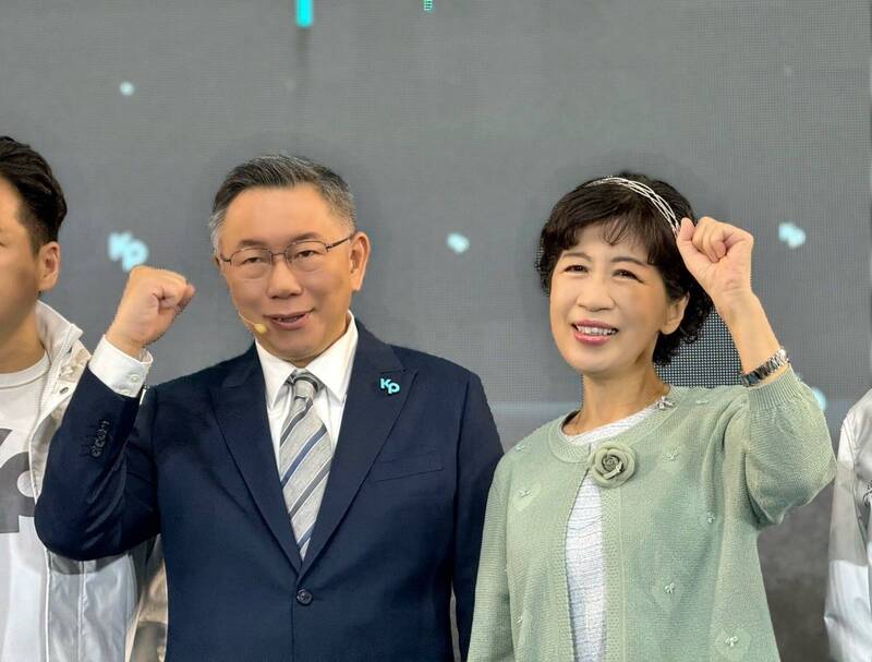 詹凌瑀認為陳佩琪（右）該問的不是台灣人，是柯文哲。（翻攝自臉書）