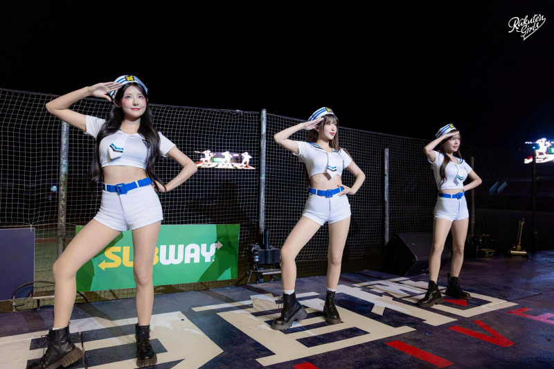 韓籍女神穿海軍水手服辣翻天!應援一半「肩帶突斷裂」全被拍