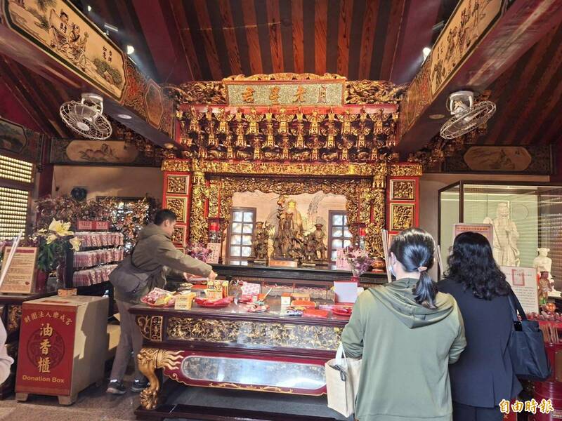 月老若成功幫忙牽線，別忘了回廟裡履行當初跟月老說好的承諾。（資料照，記者蘇金鳳攝）