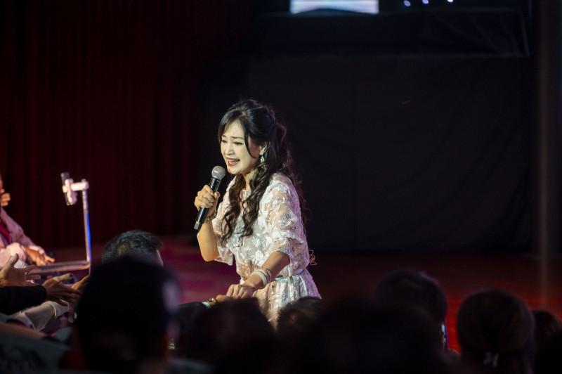 張菲節目牽起緣分!資深玉女歌手電暈辛龍 「30年舊情」曝光