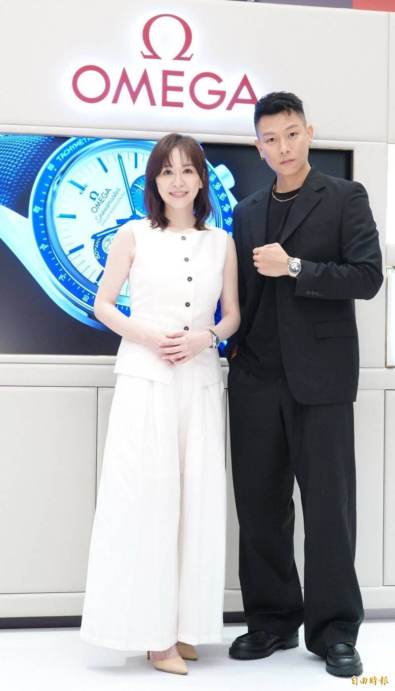 前國民黨主席連勝文太太蔡依珊(左)、「頑童」瘦子今天一起出席手錶品牌活動。(記者潘少棠攝)