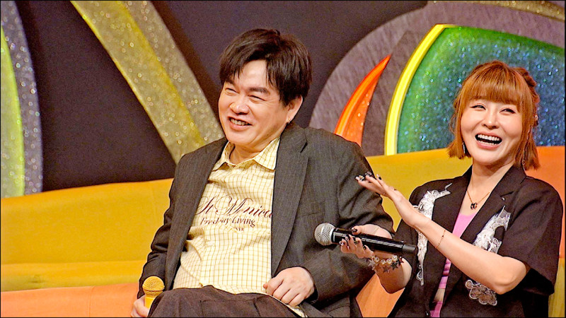 黑白嫩照遭虧像清朝人 康康氣炸現場抗議