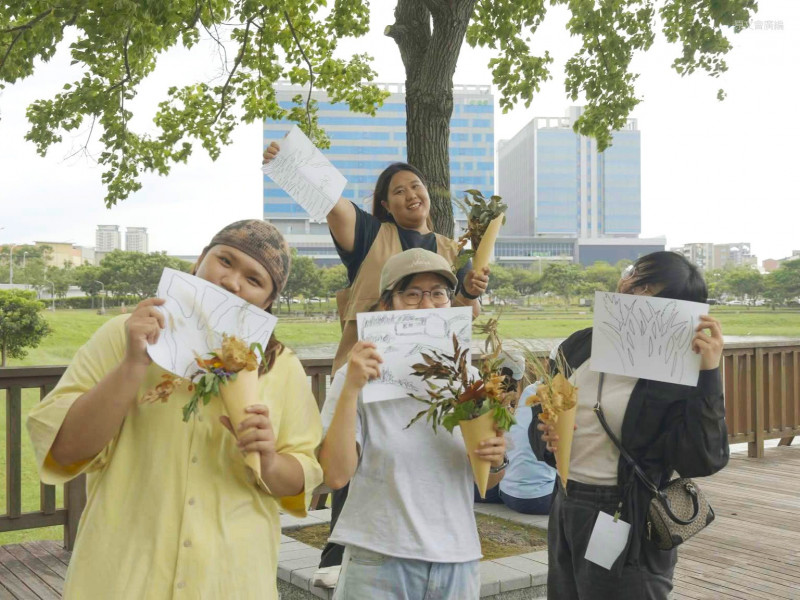 在「誰說這裡不能種tana？／Tana Makes a Place」展覽中，融入一般大眾的創作元素，持續為地方生成各種可能的樣貌。（原文會提供）