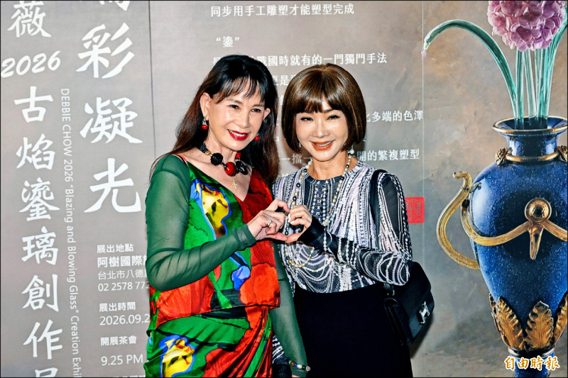 周丹薇琉璃創作星友驚呼太美了 張晨光報喜當阿公
