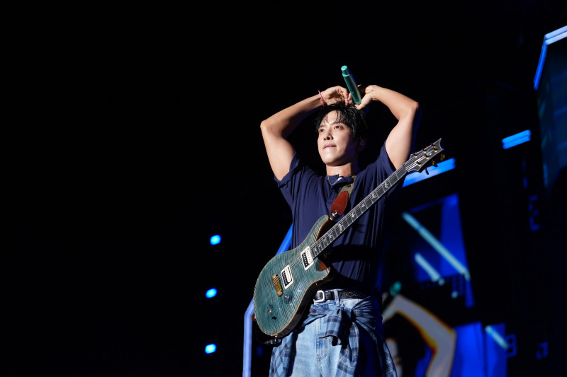 (直擊)CNBLUE絕無冷場!鄭容和中秋告白台粉:今晚月色很美