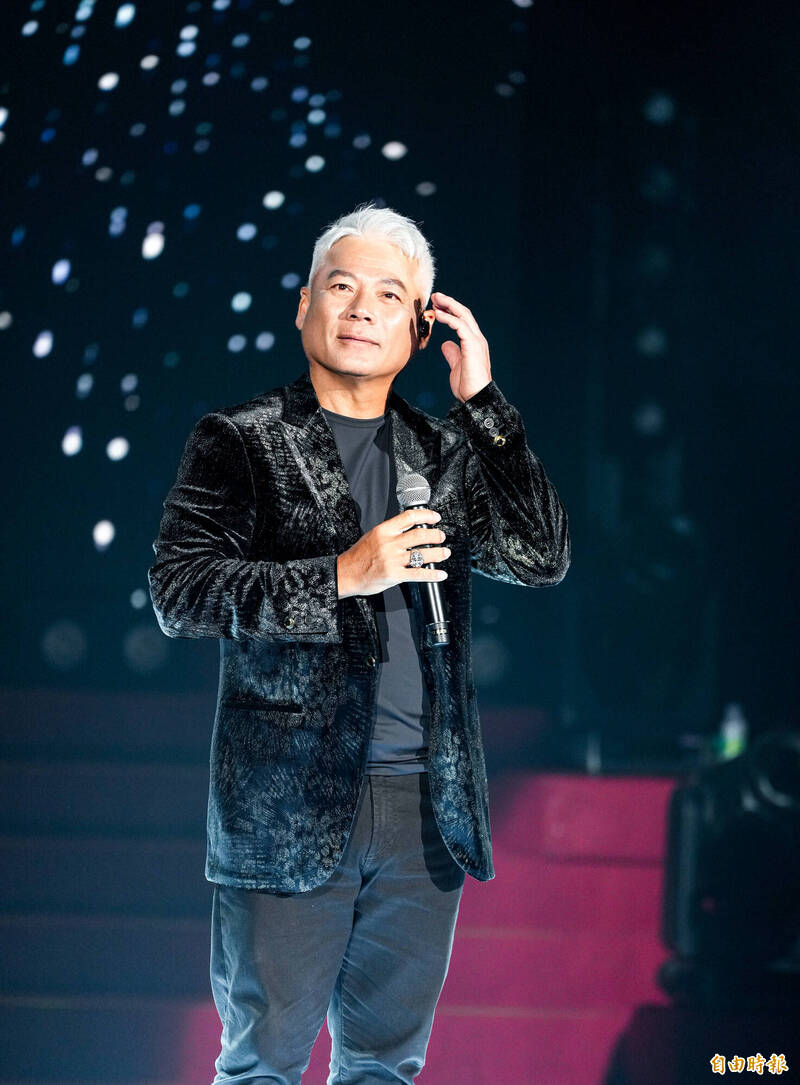 巫啟賢擔任「鑽石舞台之夜」壓軸演出。（記者王文麟攝）