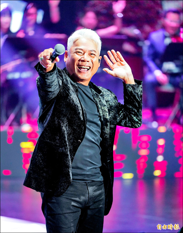 巫啟賢唱爆KTV金曲 讚台灣人好幸福
