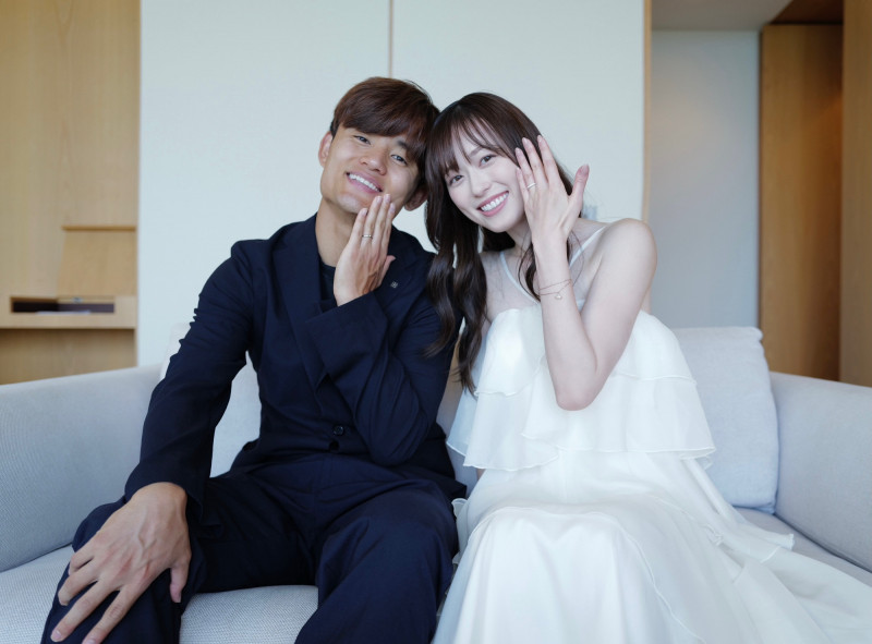 「日本梅西」宣布結婚!足球國腳娶大3歲福原遙 甜曬婚戒高調放閃