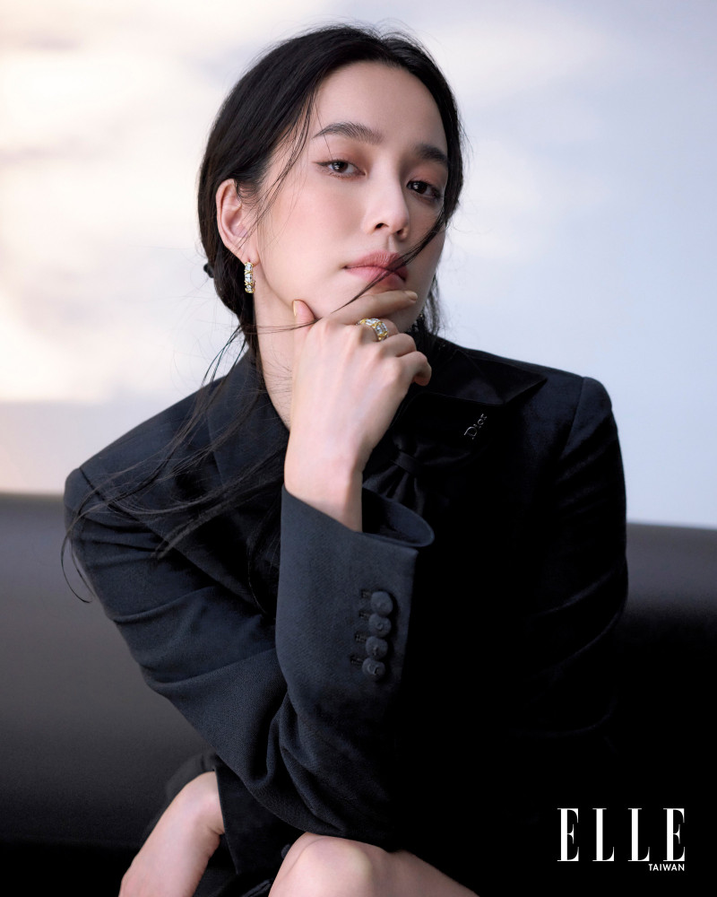 陳庭妮當媽後，散發出剛柔並濟的成熟魅力。（《ELLE》國際中文版雜誌提供）