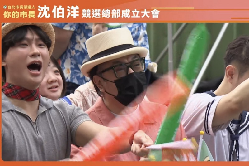 蔡康永現身沈伯洋競總!低調台下揮應援棒 直播全拍下