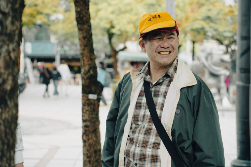 洪都拉斯在《大仙尪仔》中飾演街友中的工頭阿宏。（公視台語台提供）