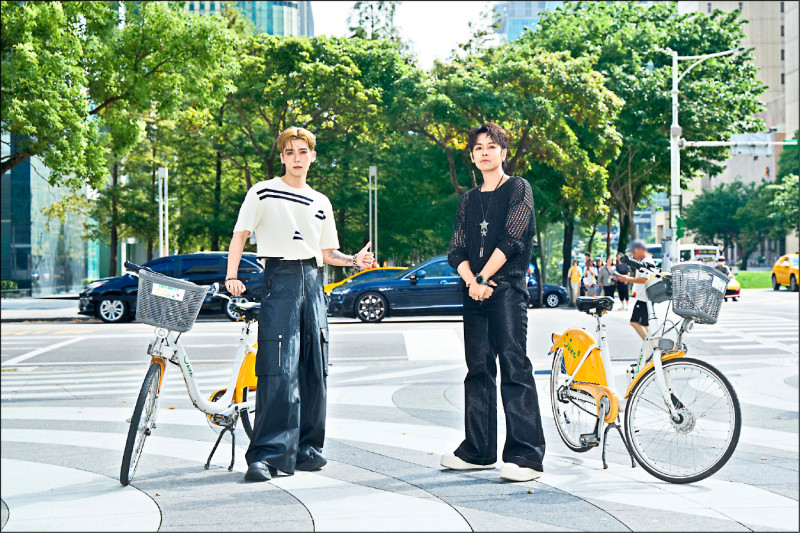 Bii揪鼓鼓快閃比舞 約騎YouBike尬帥度