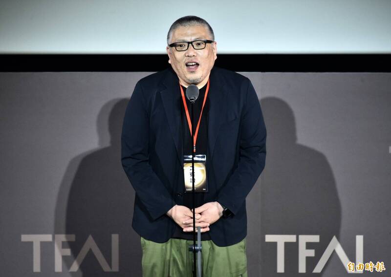 「牽猴子股份有限公司」共同創辦人王師揭蔡康永20年前暖心行為。（記者陳奕全攝）