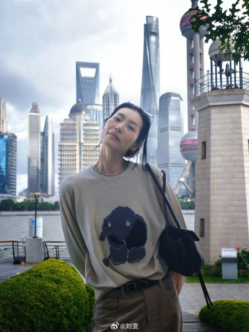 井柏然因《早春晴朗》爆紅名模女友也傳喜訊！維多利亞的秘密不藏秘密