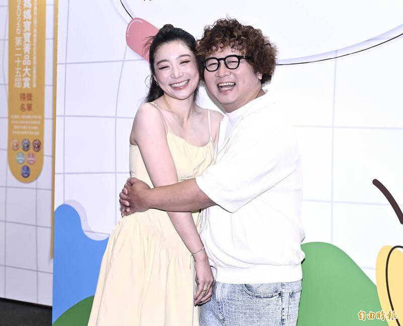 納豆當新手爸「夜生活全沒了」!依依產後5個月光速消風練回馬甲線