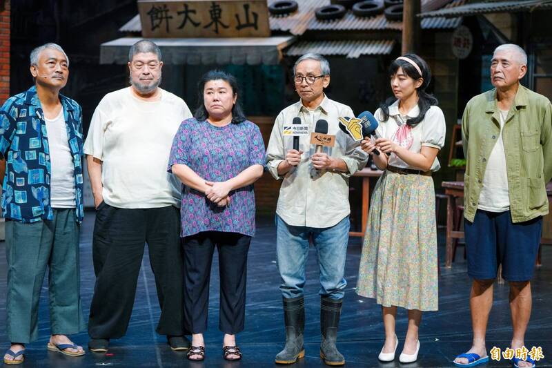 吳念真、柯一正、林美秀、羅北安等人今在國家戲劇院彩排即將演出的《人間條件三》。（記者王文麟攝）