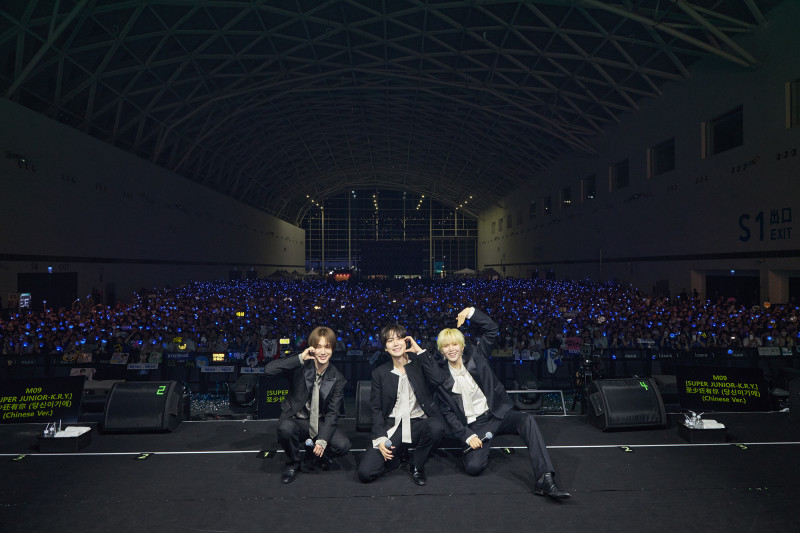 SUPER JUNIOR-K.R.Y.與粉絲大合照。（CJ ENM Hong Kong Ltd.提供）