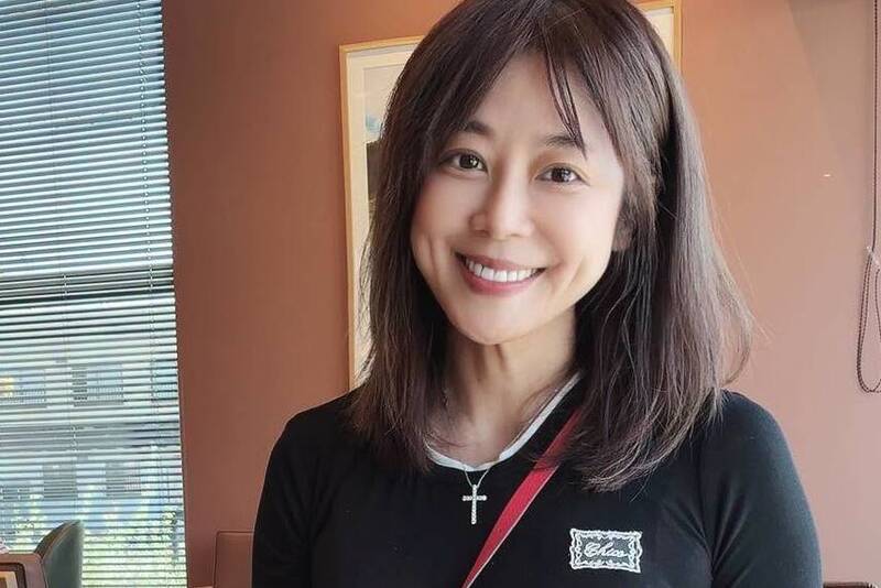 今年第15次出國 前主播邱沁宜暫撇股市放空