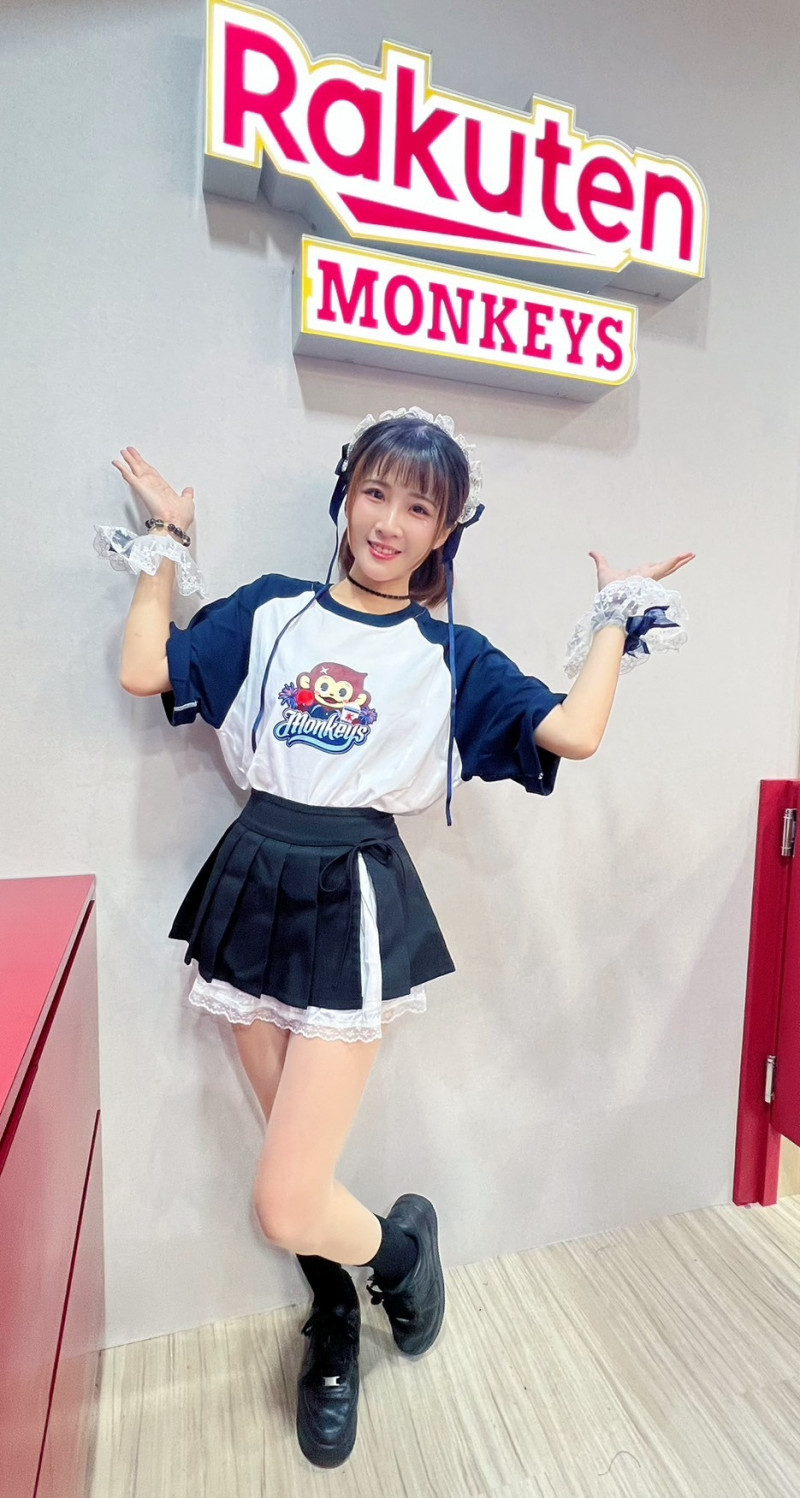 沈珈妤以「小女僕」可愛造型亮相。（樂天桃猿提供）