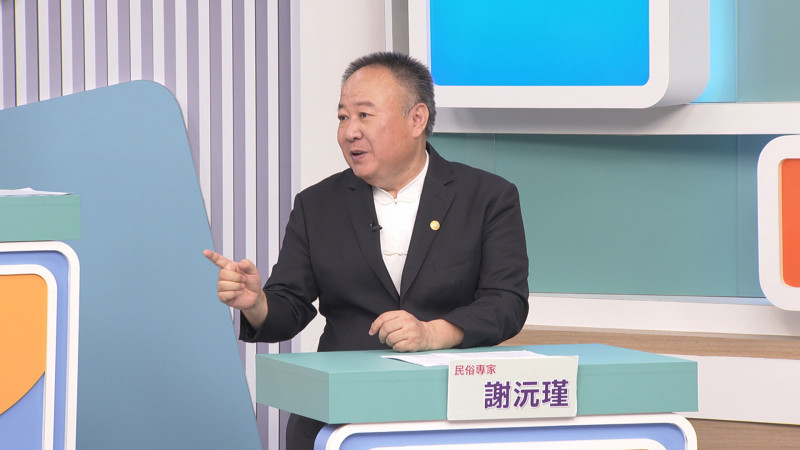 謝沅瑾老師示範正統解煞法,痛批神棍假驅魔之名行害命之實。(和展影視提供)