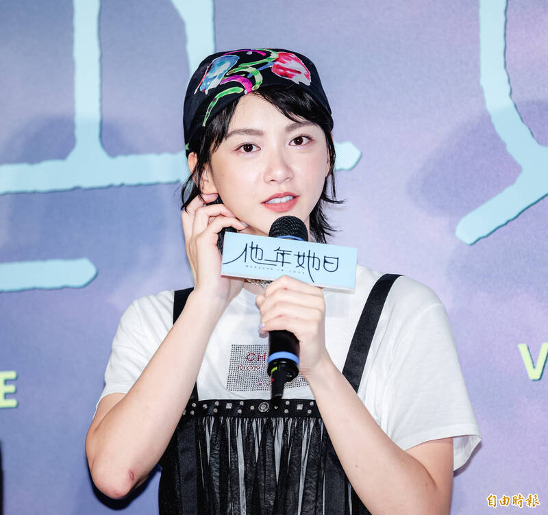 袁澧林聲援鍾雪瑩，揭露多年來在演藝圈累積的委屈。（記者王文麟攝）