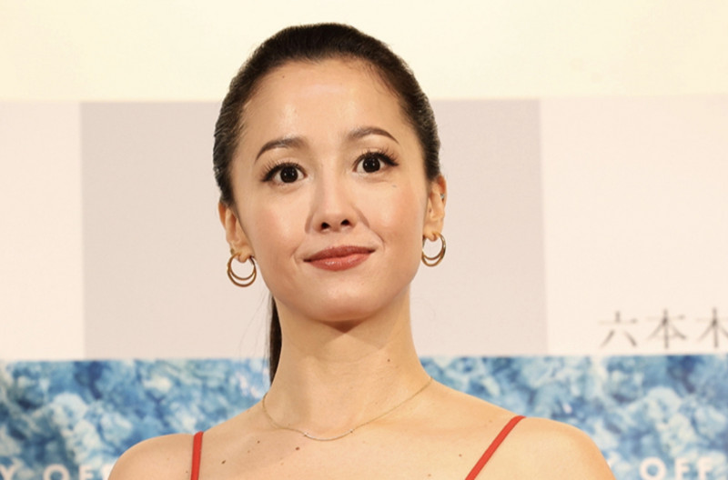 9月才親密摟腰!澤尻英龍華爆極速分手 甩開小7歲男團弟