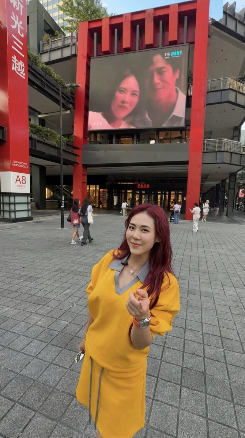 吳申梅的新專輯廣告登上信義區。（喜上梅梢娛樂提供）