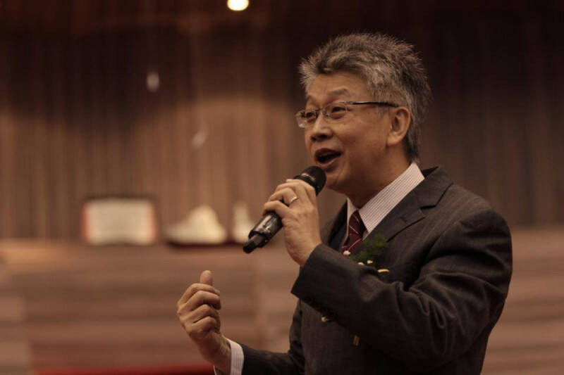 68歲資深藝人寇紹恩曾主持過五、六年級生經典綜藝《六燈獎》。（翻攝自寇紹恩臉書）