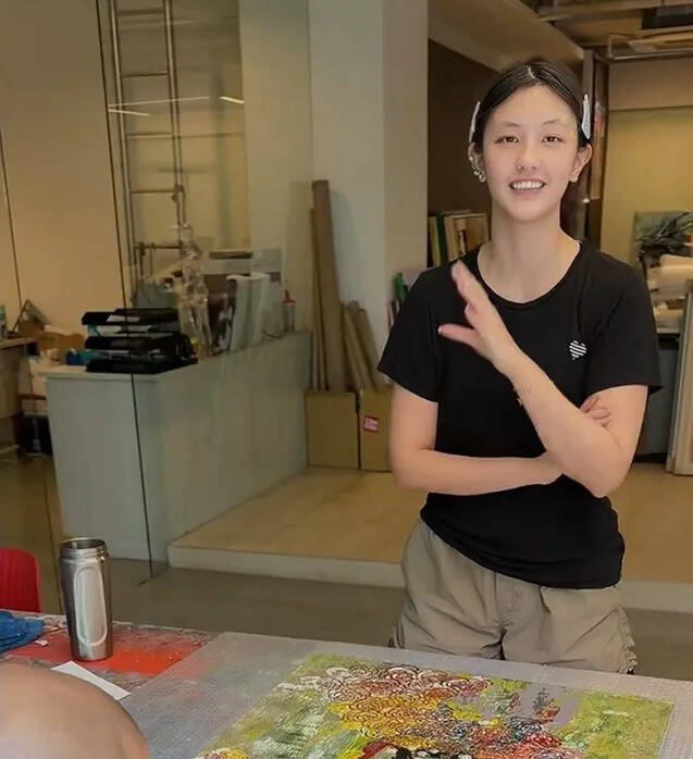 蔣得曦眉眼間有媽媽林姮怡的影子。（翻攝自小紅書）