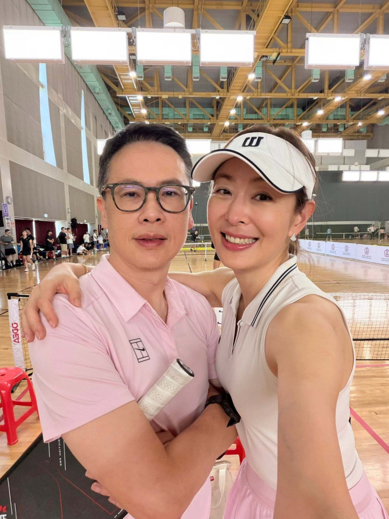 網友笑賈永婕的老公默默承擔起一切。（翻攝自賈永婕臉書）