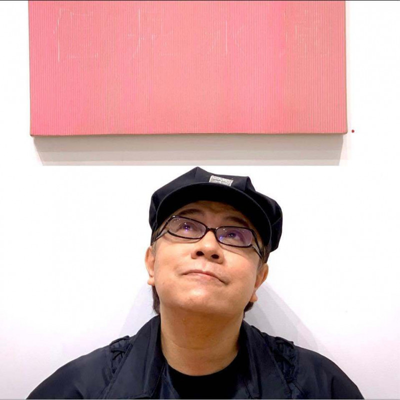 蔡康永有意穿著黑色系服裝現身蔣萬安競總成立大會。（翻攝自臉書）