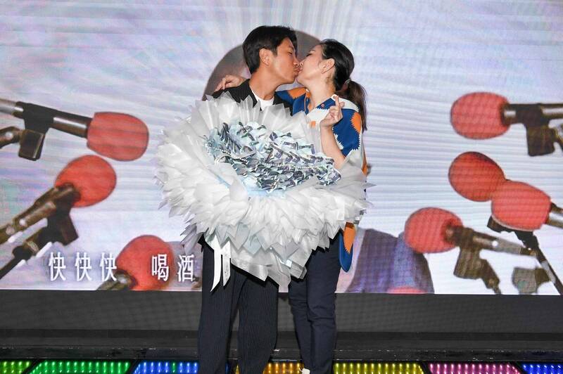 張秀卿上週六在台南開唱，王國贊也都在場，兩人甚至在慶功宴高調親吻放閃。（資料照，名人演藝事業提供）