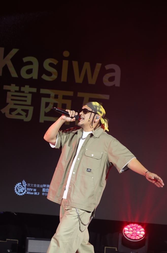 大咖歌手自招黑歷史!開唱突被逼「男扮女裝」 崩潰爆料:YT現在還找得到