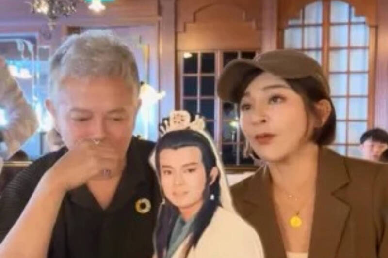(影)《浴火鳳凰》幻波公子變白髮大叔 王彩樺讚台灣之光